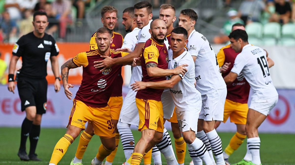 Dukla se v dohrávce s Karvinou porve o první jarní vítězství