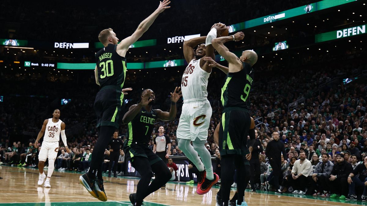 Cleveland v NBA po obratu přehrál Boston, v derby uspěli Lakers