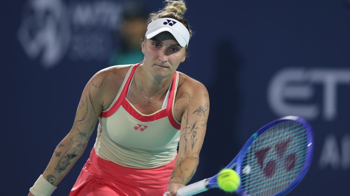 Další rána pro wimbledonskou šampionku, Vondroušovou čeká dlouhá pauza