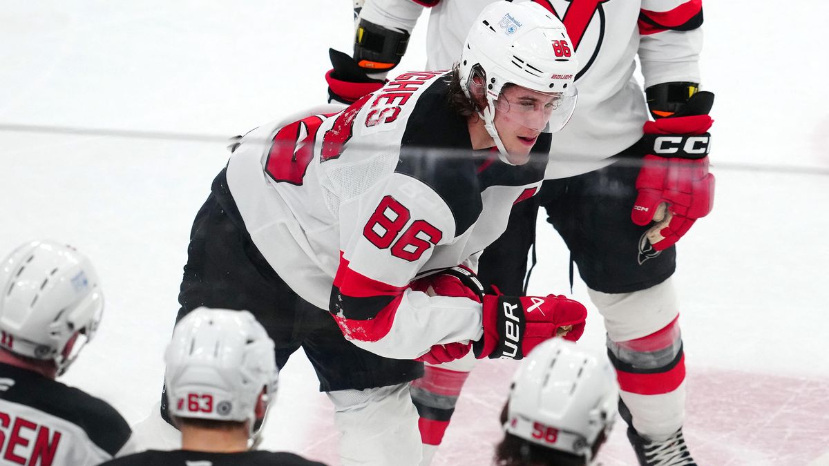 Pro kanonýra Devils Hughese skončila po operaci ramene sezona NHL