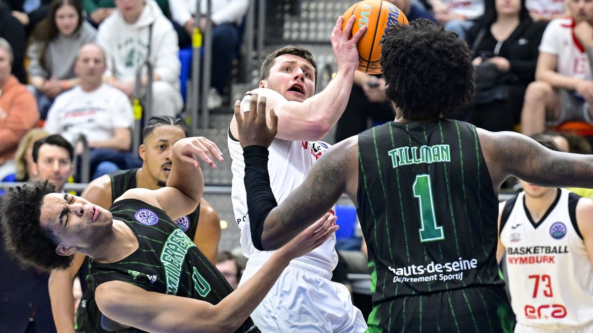 Basketbalisté Nymburka zvítězili v Lize mistrů v Nanterre a přiblížili se postupu do čtvrtfinále