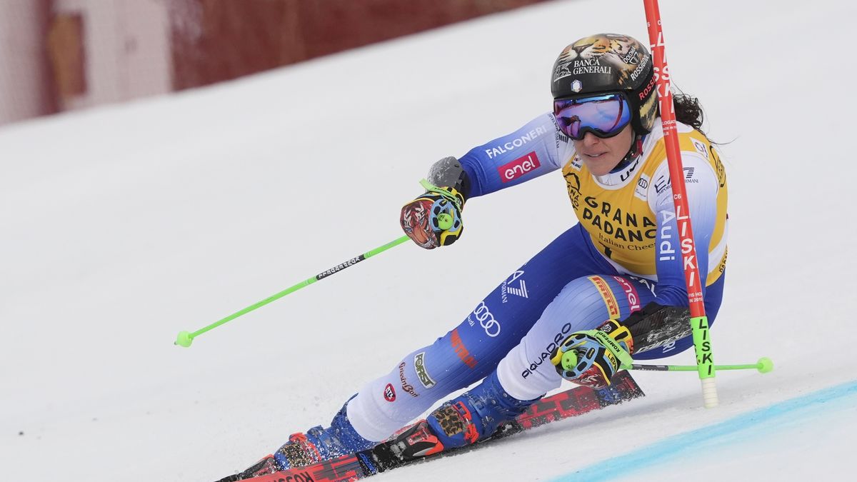 Brignoneová vede obří slalom v Aare, Jelínková nebodovala