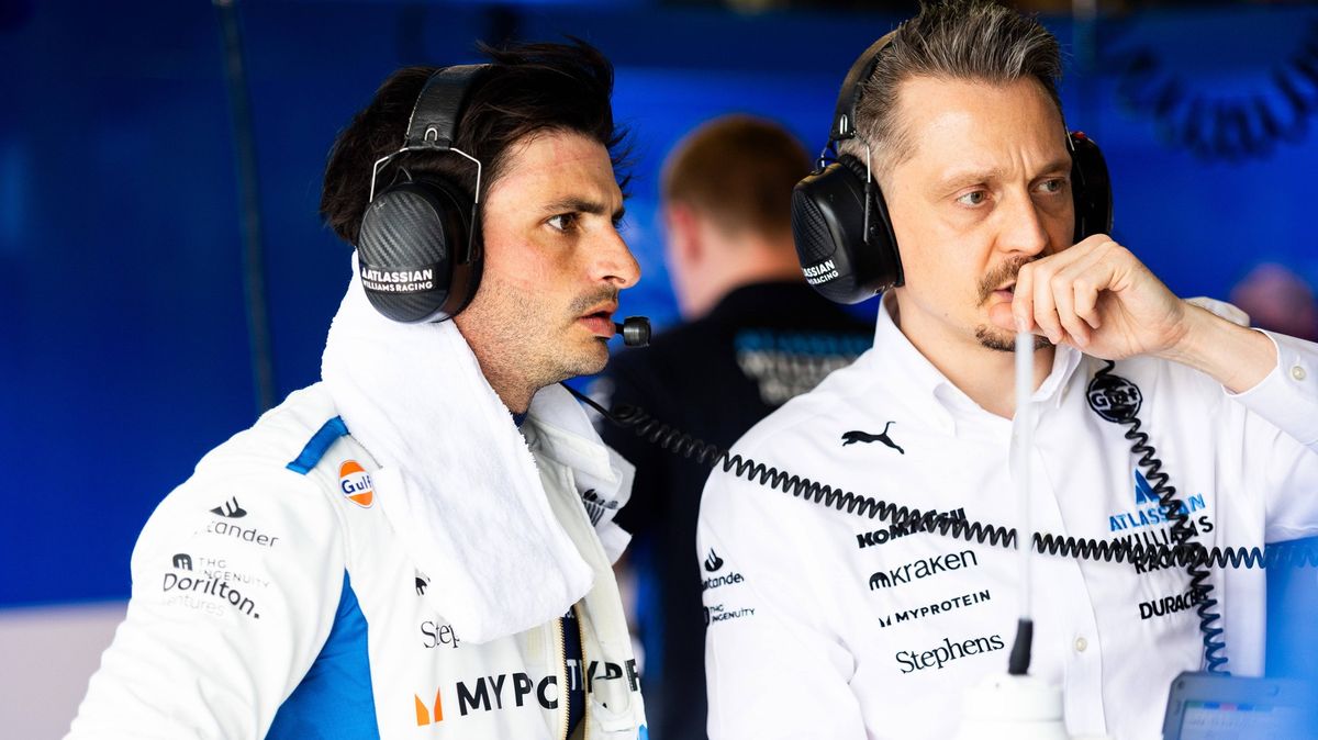 Sainz při debutu nedojel, přesto sehrál klíčovou roli při týmovém úspěchu. Z boxů