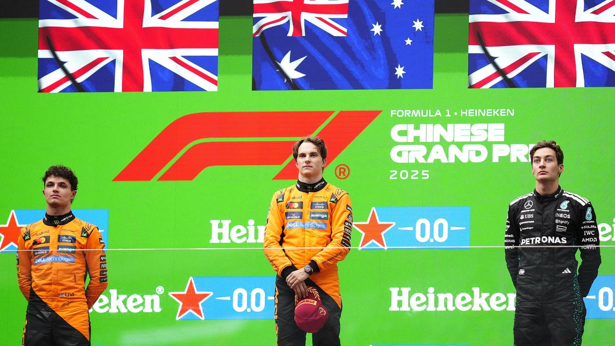 Popadesáté a zároveň poprvé. McLareny v Číně dojely na prvních dvou místech i přes technickou chybu
