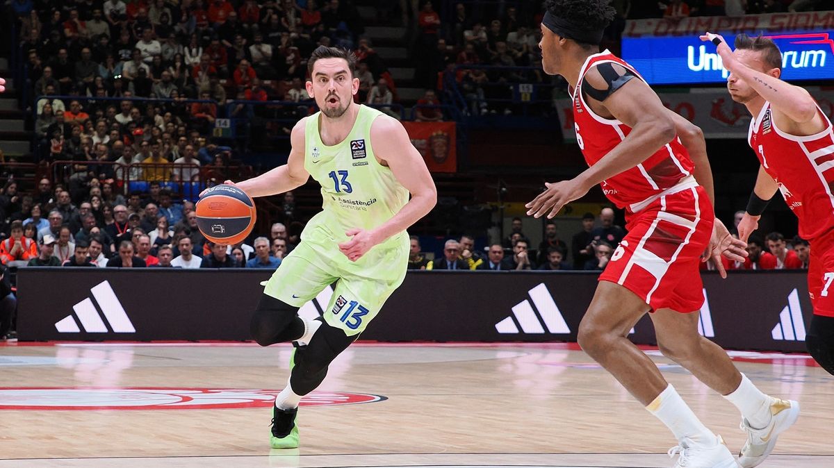 Basketbalisté Barcelony vyhráli v Miláně, Satoranský dal tři body