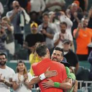 „Bolí mě to přiznat, ale byl jsi lepší,“ řekl Menšíkovi poražený Novak Djokovič.