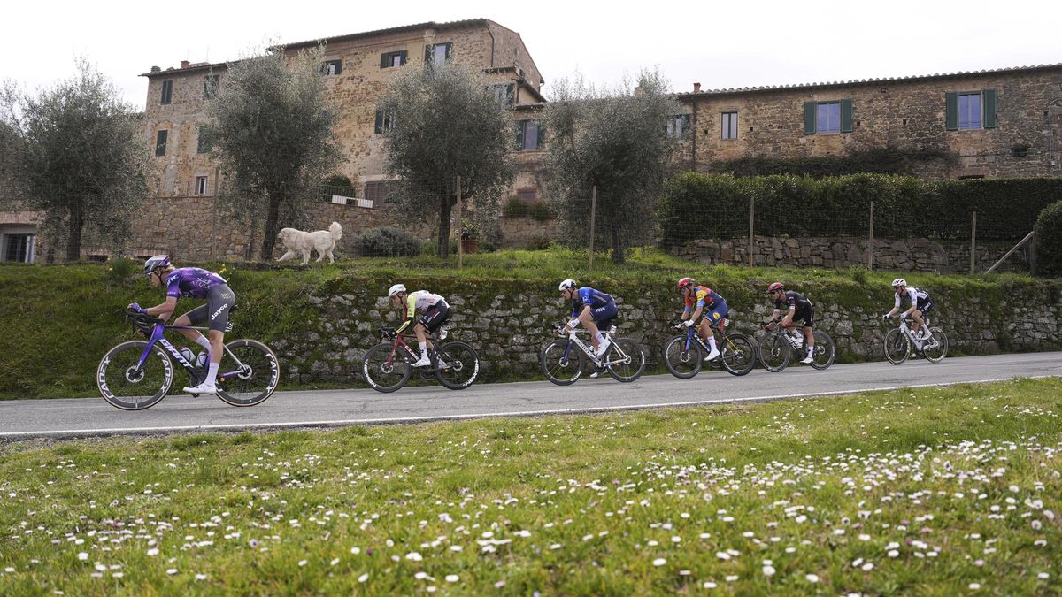 Dánský cyklista Vingegaard kvůli zraněné ruce vynechá Kolem Katalánska