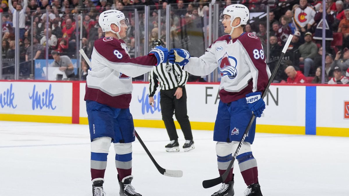 Nečas se stěhoval od MacKinnona. Colorado před play off hledá ideální složení útoků