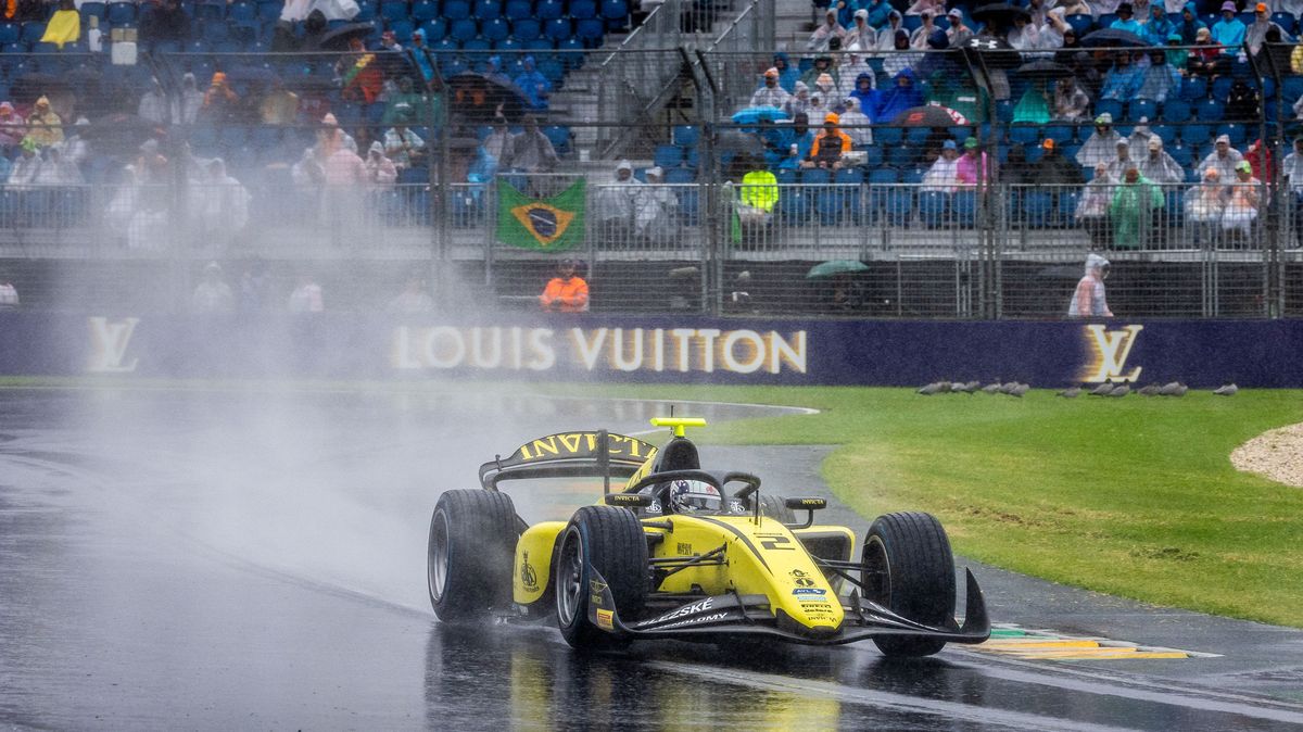 Staněk po nadějném úvodu ve sprintu formule 2 ve Španělsku nebodoval