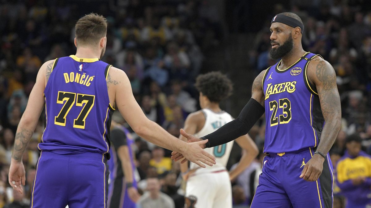 Basketbalisté Lakers udolali Memphis a dostali se před něj v tabulce NBA