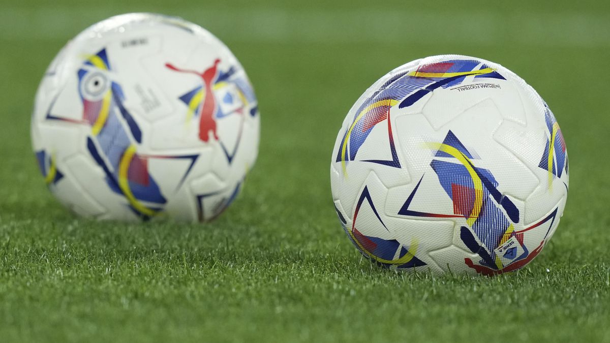 Nevinná scénka s nosítky a zraněným fotbalistou se nečekaně zvrhla