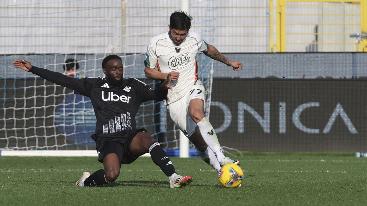 Benátky penaltou v nastavení zachránily na hřišti Coma remízu