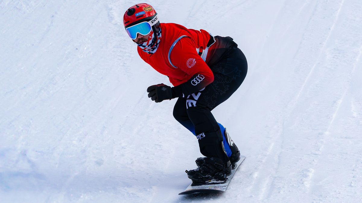 Těžký pád českého snowboardisty. Parťáka Adamczykové odvezli záchranáři