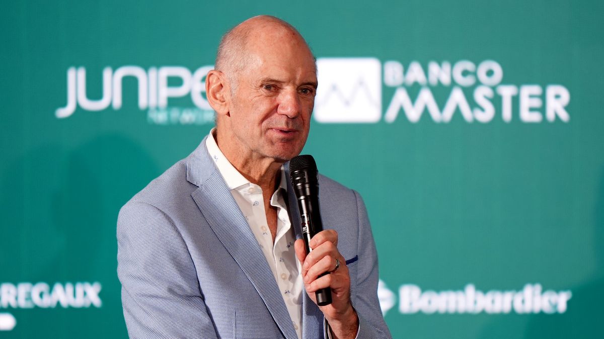 Návrat po téměř ročním volnu, Newey začíná svou spolupráci s Aston Martinem
