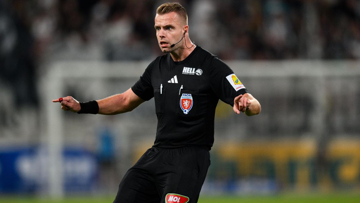 Sobotní derby bude řídit nejvytěžovanější rozhodčí v sezoně
