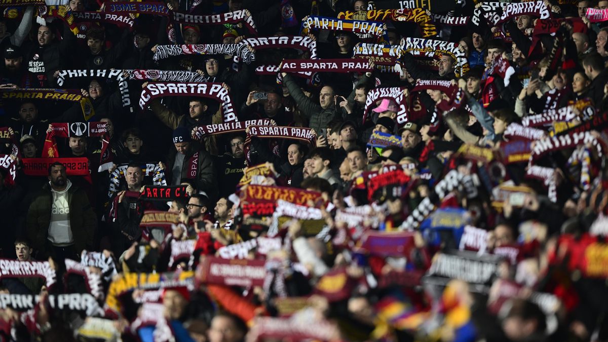 Emoce po derby. Bořil polil fanouška Sparty, zasahovala ochranka