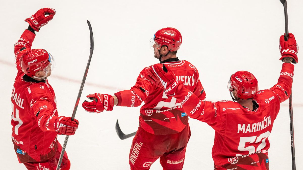 Třinec slaví postup i vyrovnání rekordu Vsetína. Ukazuje to práci, kterou tady děláme, míní Růžička