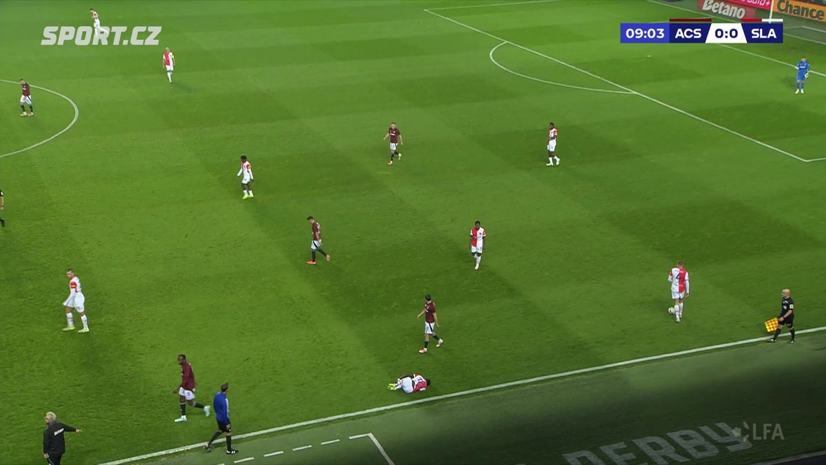Bezchybné derby. Komise rozhodčích ve šlágru přehmat nenašla