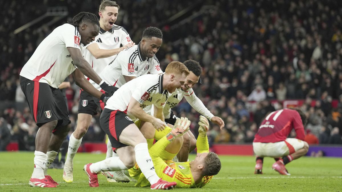 Manchester United Anglický pohár neobhájí, vypadl na penalty
