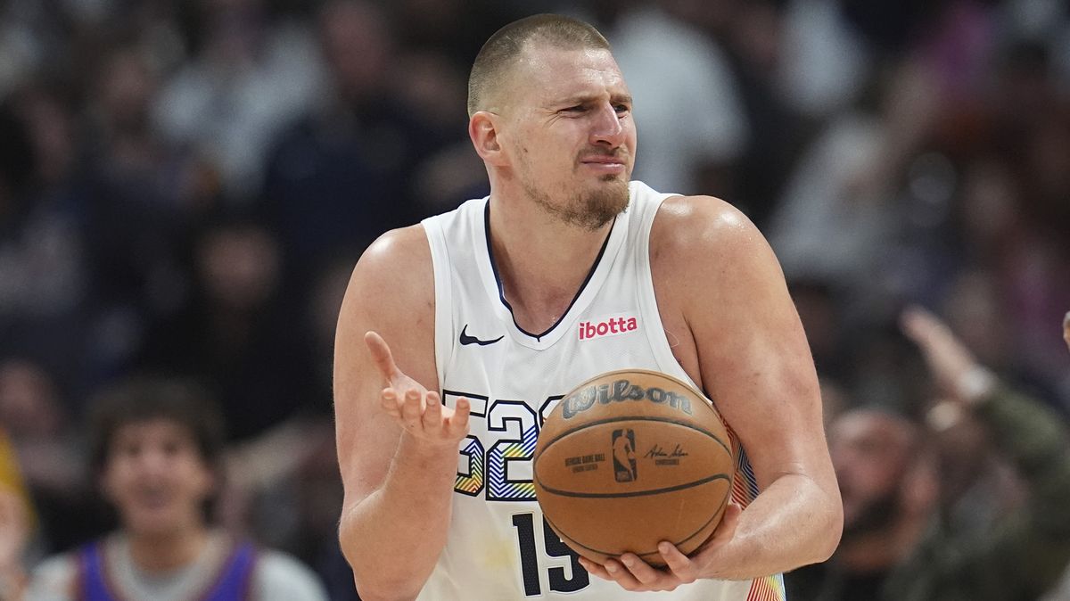 Jokič jako první v historii NBA stihl nejméně 30 bodů, 20 doskoků a 20 asistencí