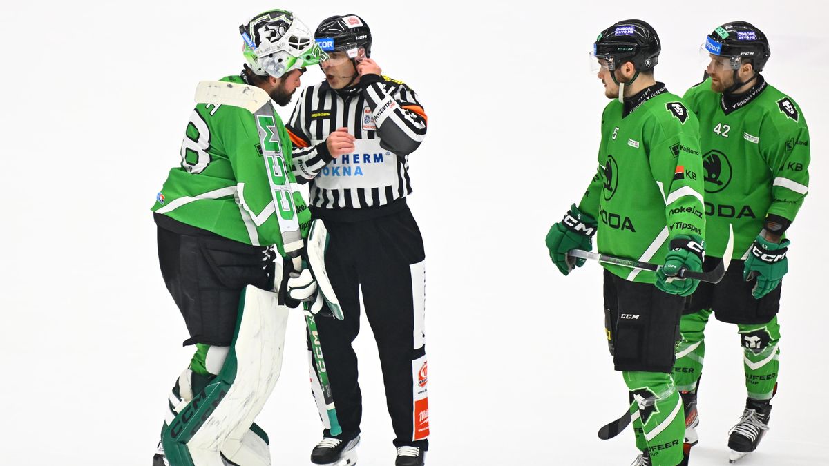 Co to je?! Přece nemůžete uznat gól po odpískání, čílil se Král. Boleslav cítí velkou křivdu