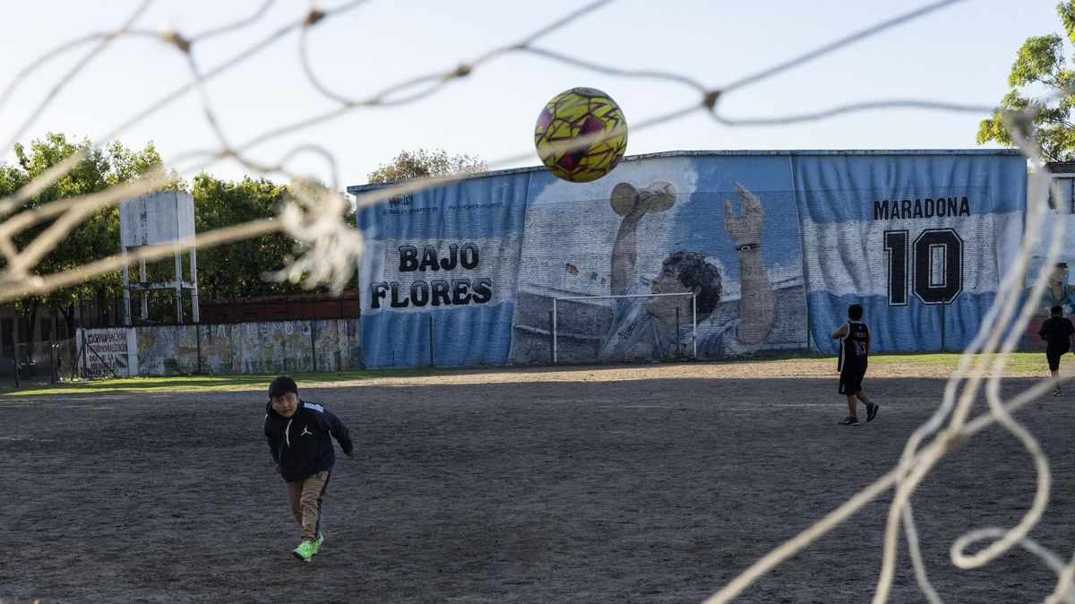 Zanedbání péče? Maradona byl před smrtí minimálně 12 hodin v agonii, tvrdí forenzní expert