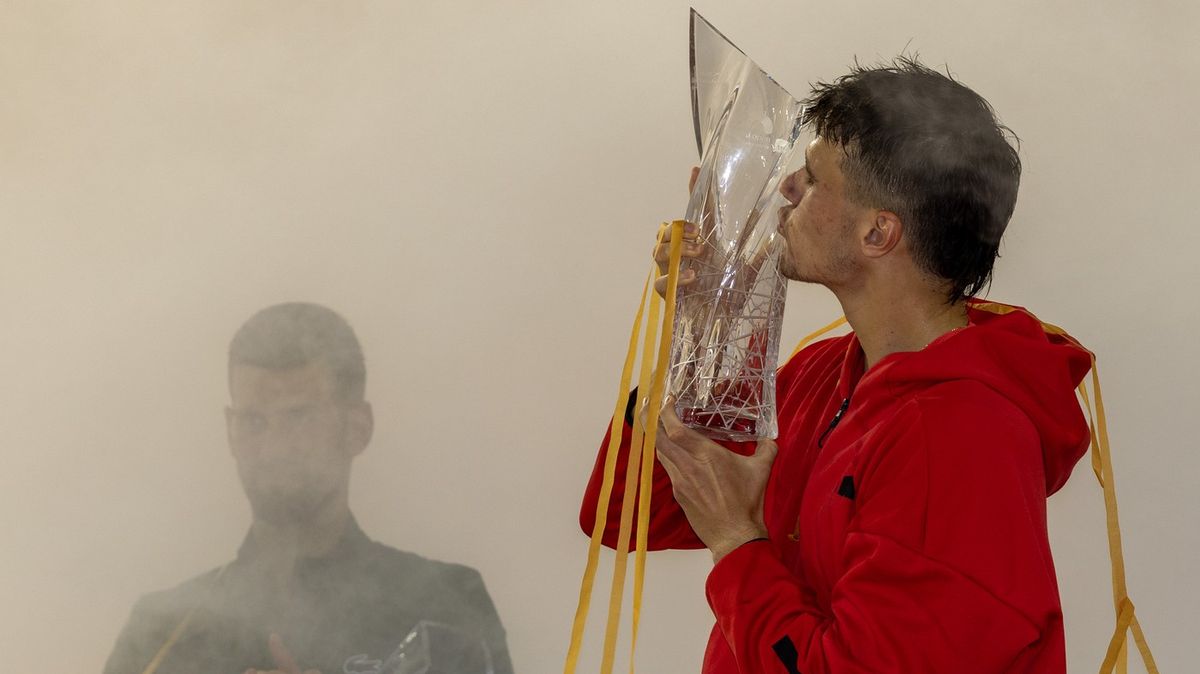 FOTO: Štěstí, radost i dojetí. Jakuba Menšíka zaplavila po porážce Djokoviče vlna emocí