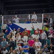 Fanoušci, kteří na kurty v Miami přišli podpořit českého tenistu. Mnoho příznivců měl ovšem v hledišti poražený Novak Djokovič. 