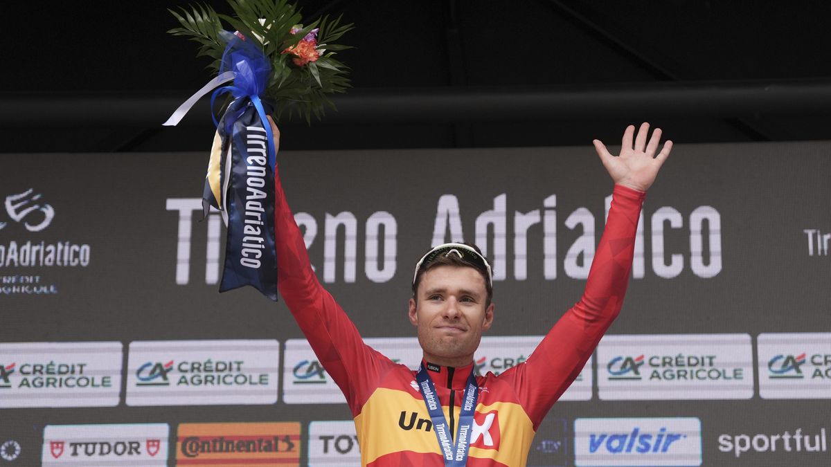 Norský cyklista Dversnes vyhrál po celodenním úniku pátou etapu Tirrena