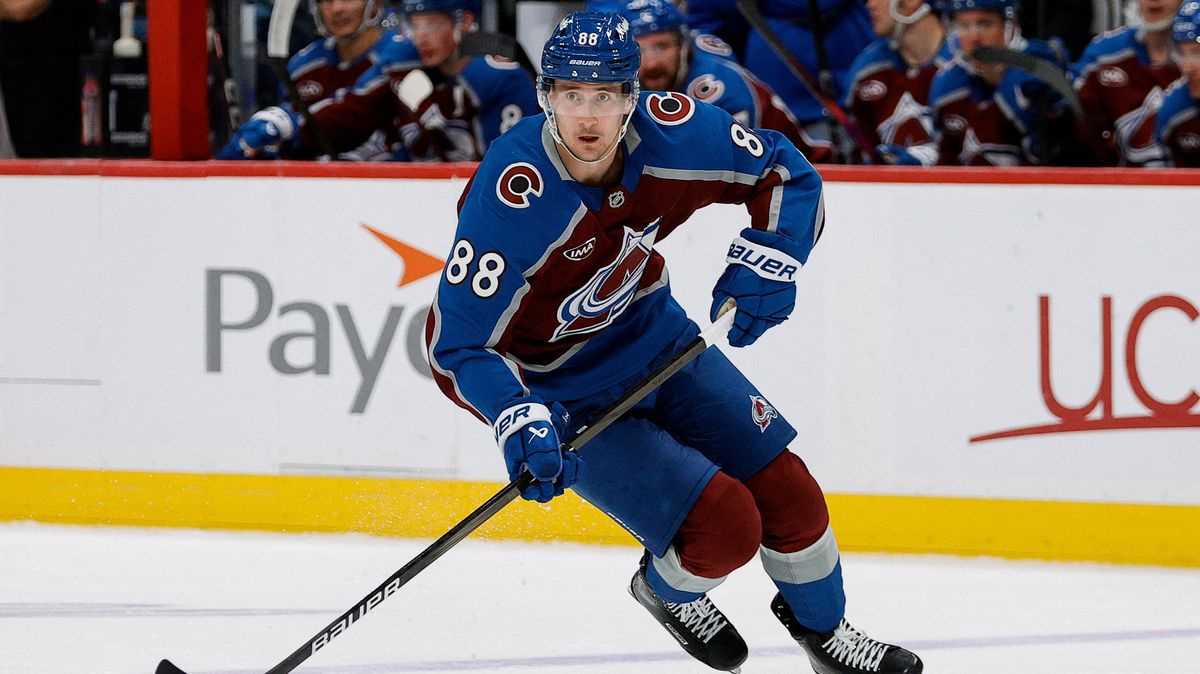Skvělý český večer v NHL. Nečas a Kulich prvními hvězdami, vystříleli výhry