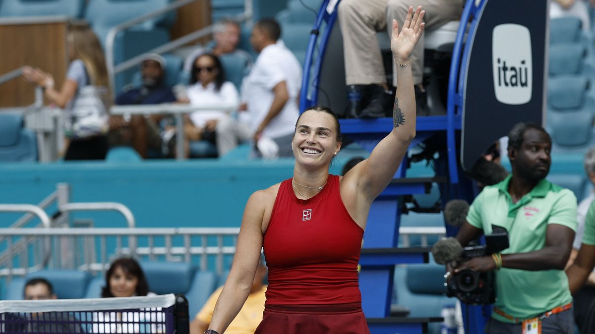Sabalenková postoupila poprvé do semifinále v Miami. Dál jde i Djokovič