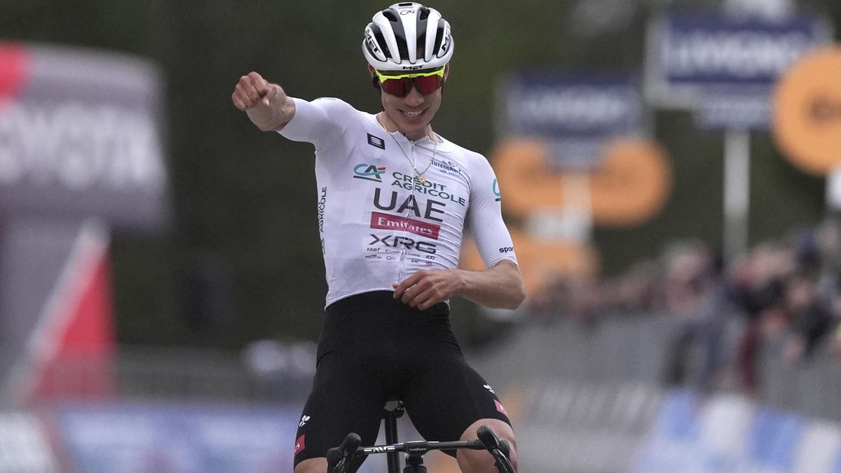 Ayuso má po vítězství v královské etapě na dosah triumf na Tirreno-Adriatico