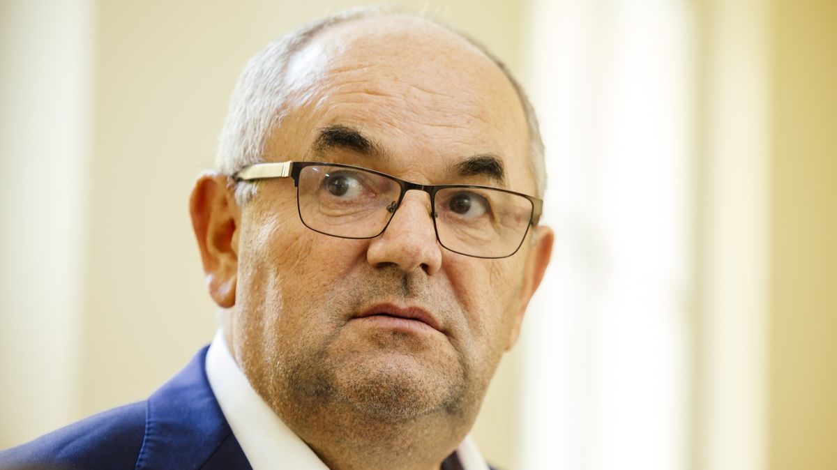 Pelta couvá, žádost o kontroverzní půjčku byla stažena