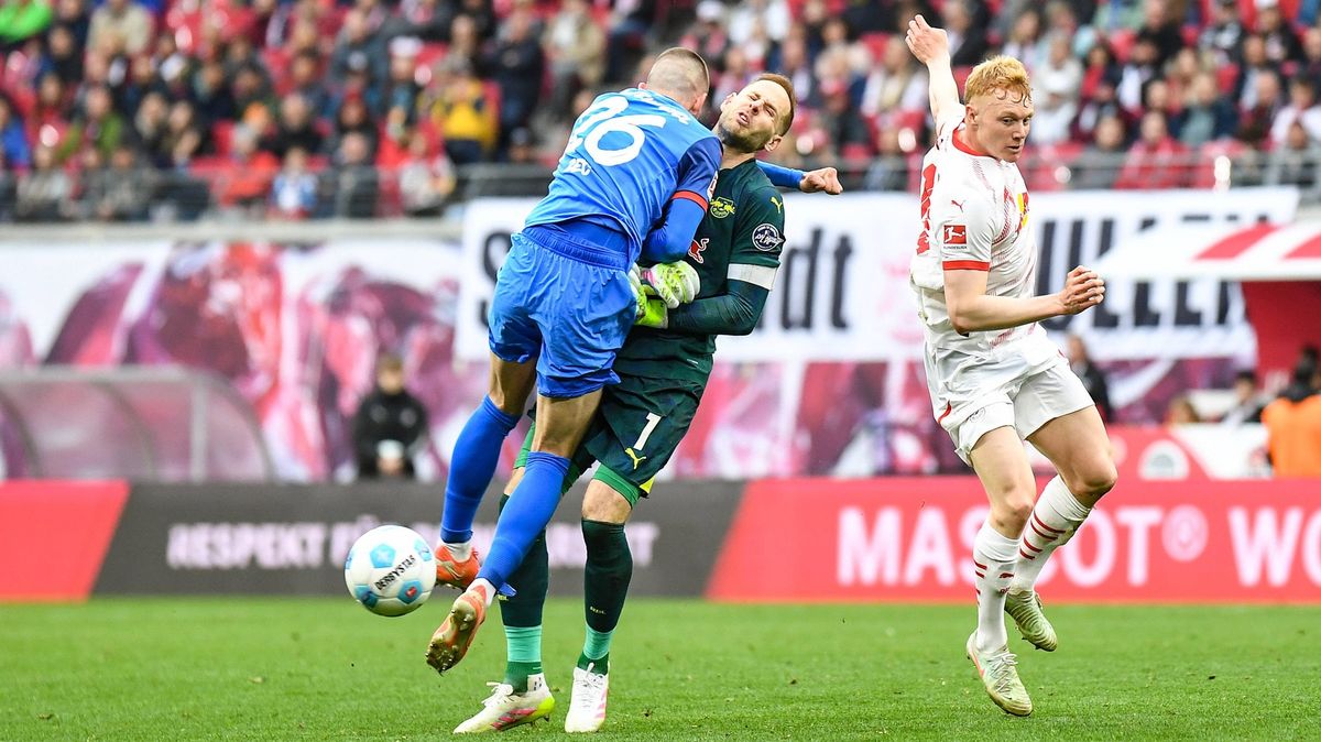Ztratili vědomí a prodělali otřes mozku. V bundeslize se tvrdě srazili brankář a obránce