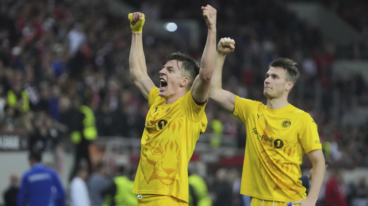 Husté sněžení ohrožuje zápas čtvrtfinále Evropské ligy. V pohotovosti jsou dva pluhy