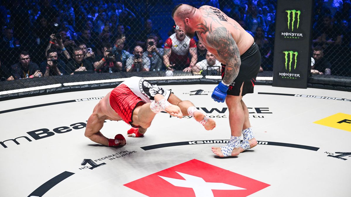 Giganti v kleci. 150kilový obr úřadoval, legendu utloukl i se zlomenou rukou