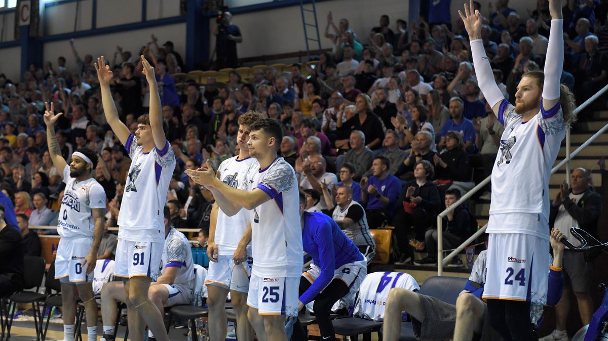 Pod Tatrami létaly pěsti. Situaci musel uklidňovat trenér a hráči