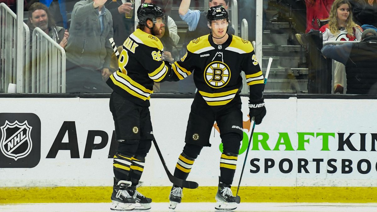 Pastrňák zakončil sezonu NHL gólem a asistencí. Dva body nasbíral i Hertl, gól slaví Klapka