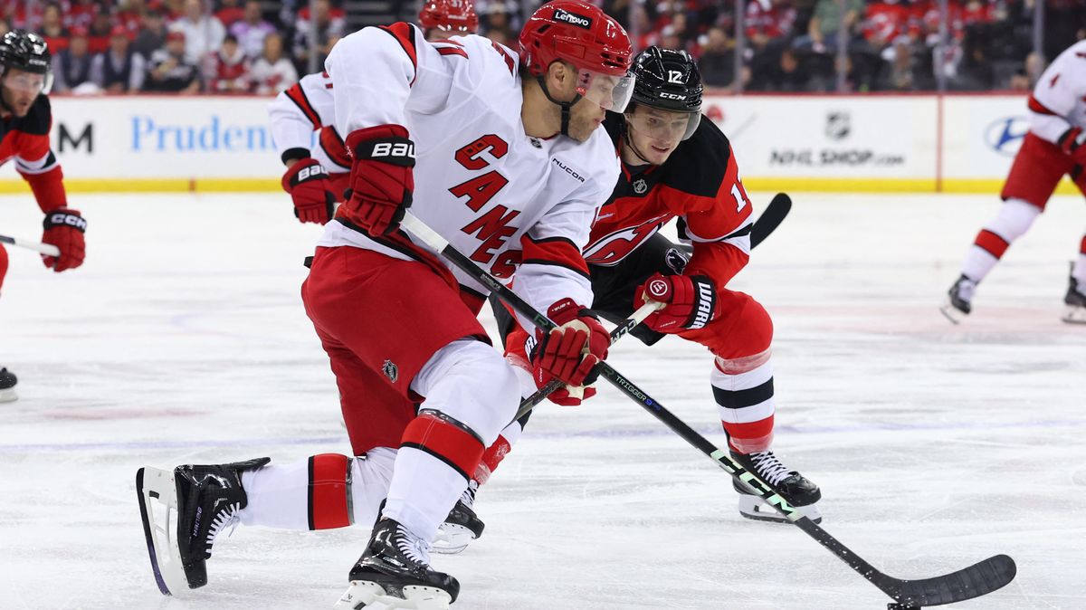 Bývalý nejlepší hokejista NHL Hall podepsal novou smlouvu v Carolině