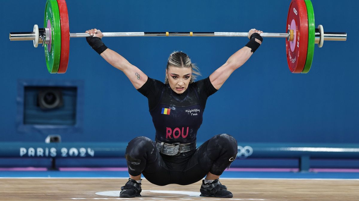 Pořádná rozcvička. Kráska opět ukázala svaly i tetování a pak rozdrtila konkurenci