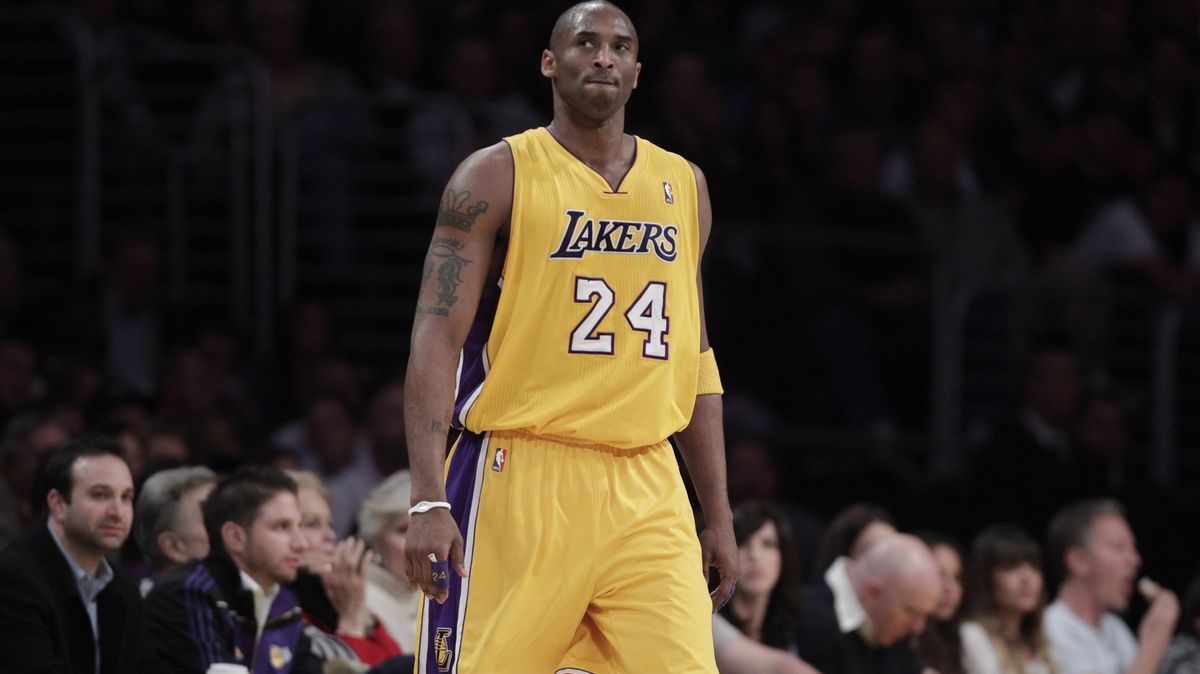 Bryantův dres z debutu za Lakers se vydražil za sedm milionů dolarů