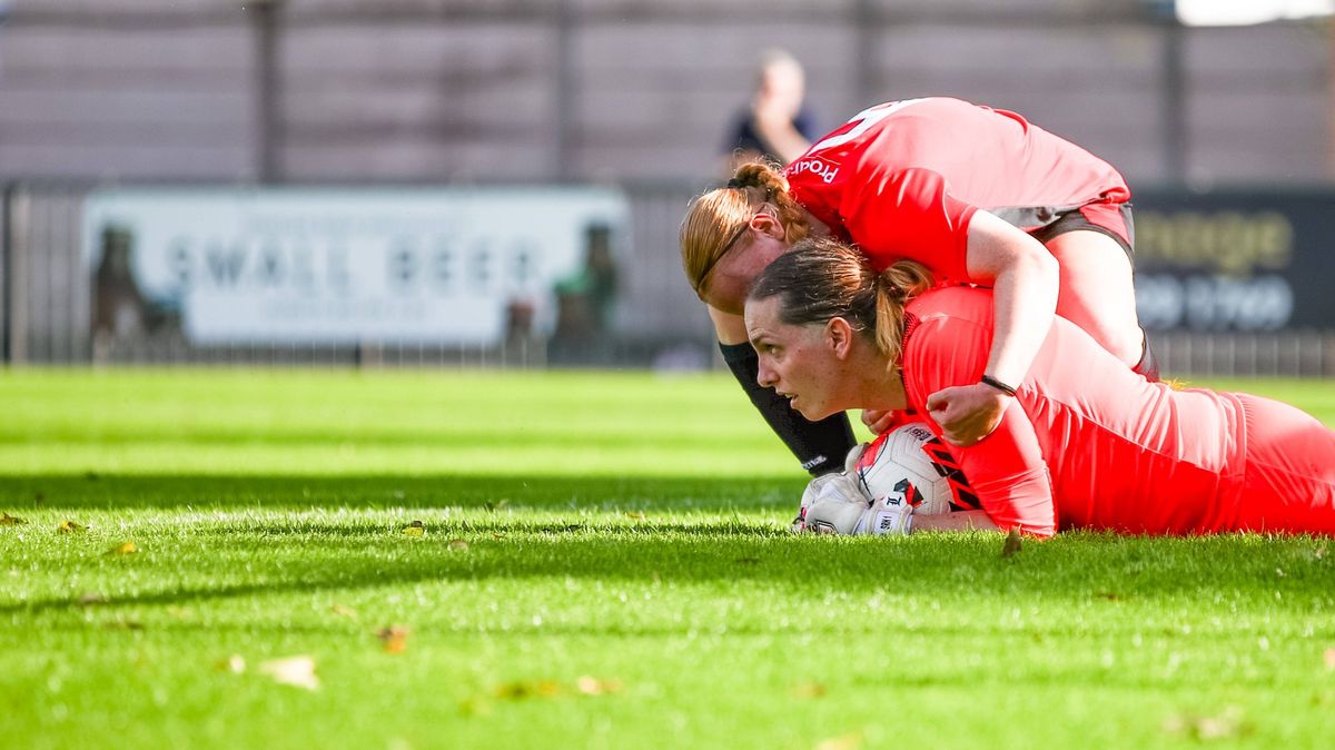 Transgender ženy mohou v Anglii nadále hrát fotbal. Musí ale splnit přísná pravidla