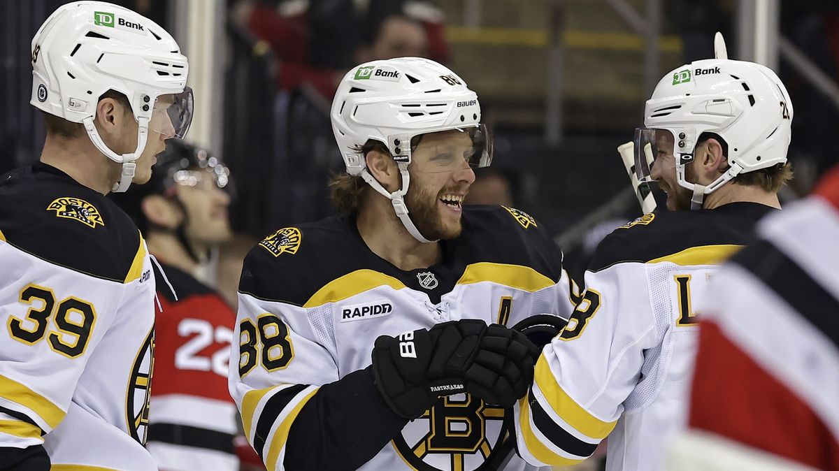 Pastrňák poskočil na třetí místo historické produktivity Čechů v NHL i mezi střelci