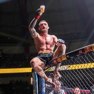 Slovák Karol Ryšavý tradičně s pivem v ruce slaví vítězství.