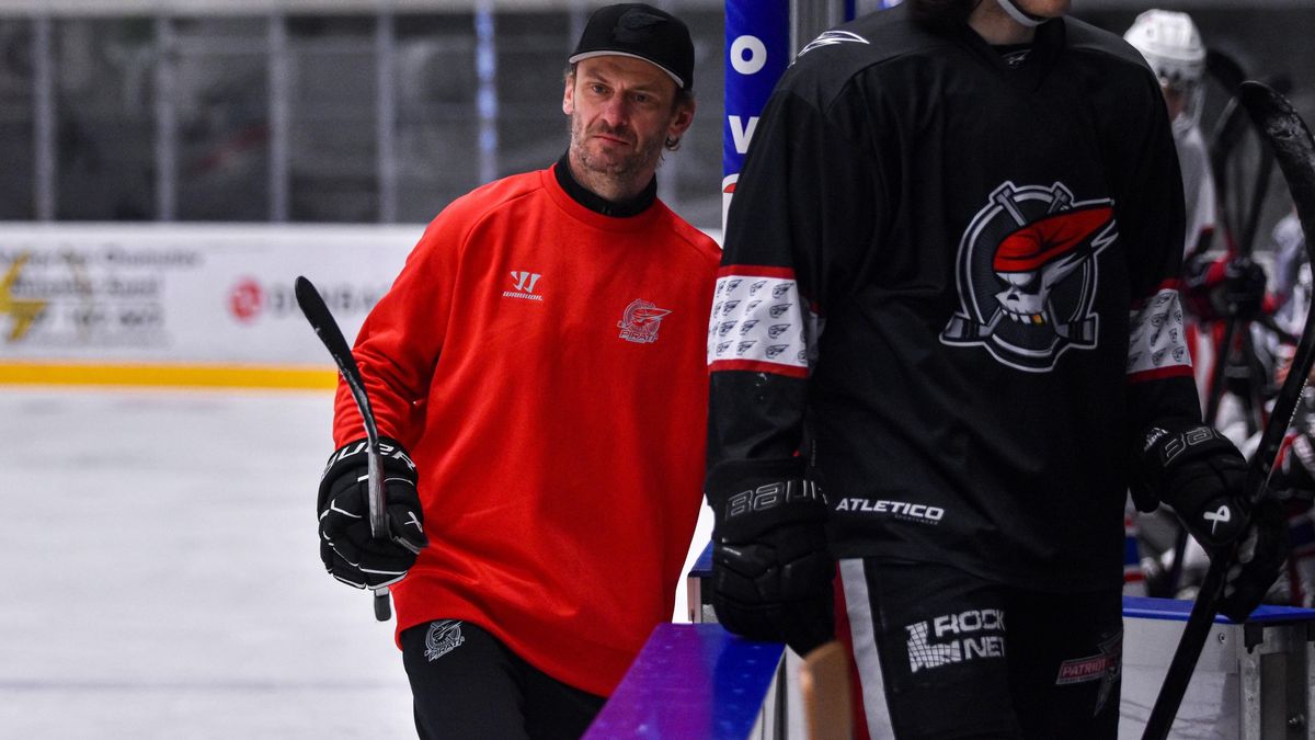 Rekordman v počtu extraligových startů ukončil kariéru. U hokeje ale zůstává