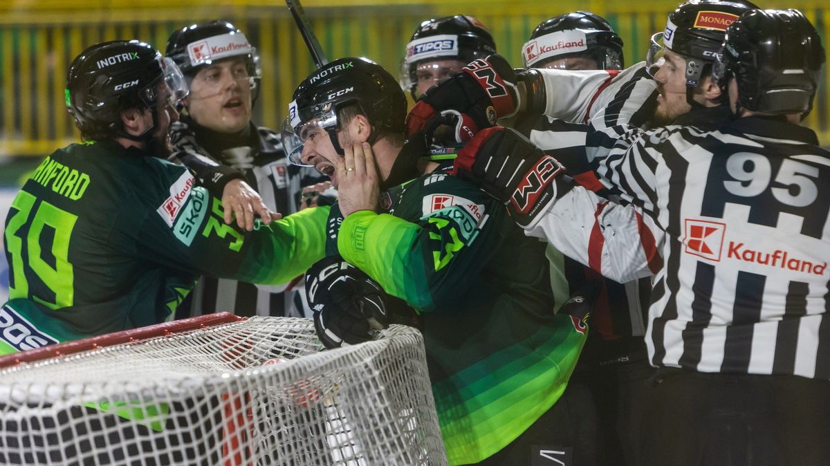 Facka, zase nám zbyly jen oči pro pláč. Na Slovensku těžce koušou další ránu pro tamní hokej