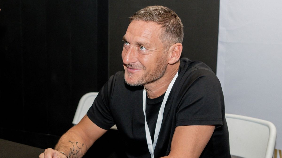 Totti je v Moskvě na reklamní akci. Nejsem politik, ale sportovec, hájí se italská legenda