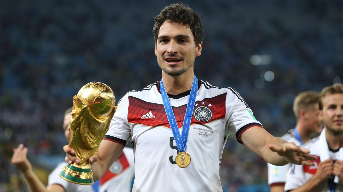 Hummels se rozhodl ukončit kariéru. Hřejí ho bundesligové tituly i vyhraný světový šampionát