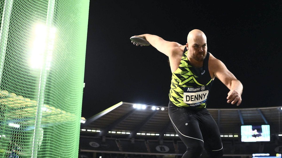 Denny jako pátý diskař v historii překonal hranici 72 metrů