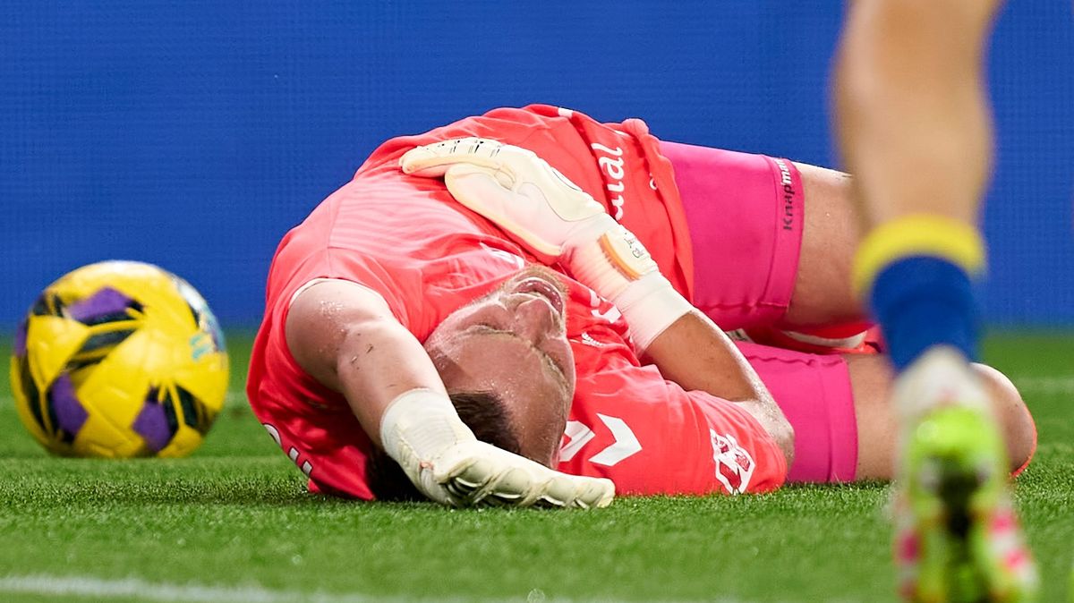 Natržené střevo po zásahu do břicha. Bývalá nizozemská jednička je po urgentní operaci